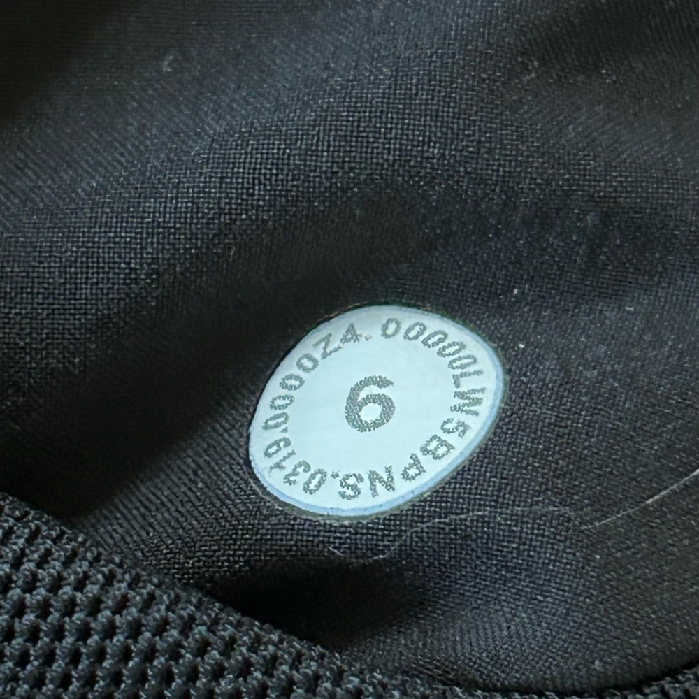 Lululemon On the Fly 7/8 Pant
Black
Size 6
LW5PBNS - Picture 4 of 5